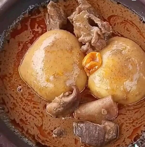 Igname pilé + sauce d'arachide